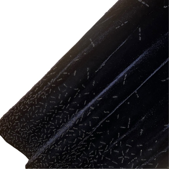 Jeffery & Dara Vintage Velvet Beaded Elegant Dress - Picture 6 of 12